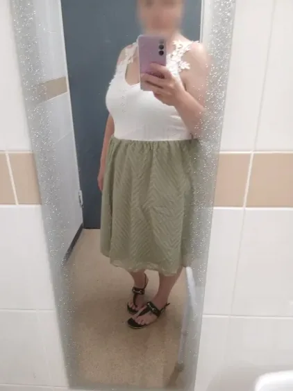 June, 38 años