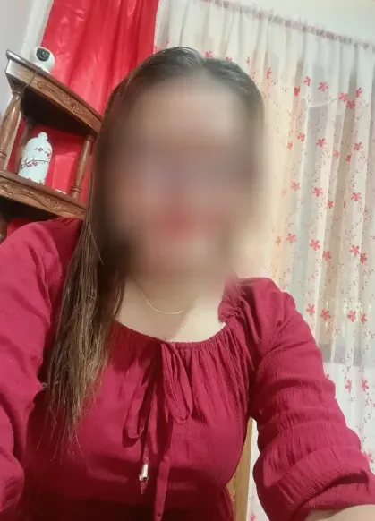 June, 38 años